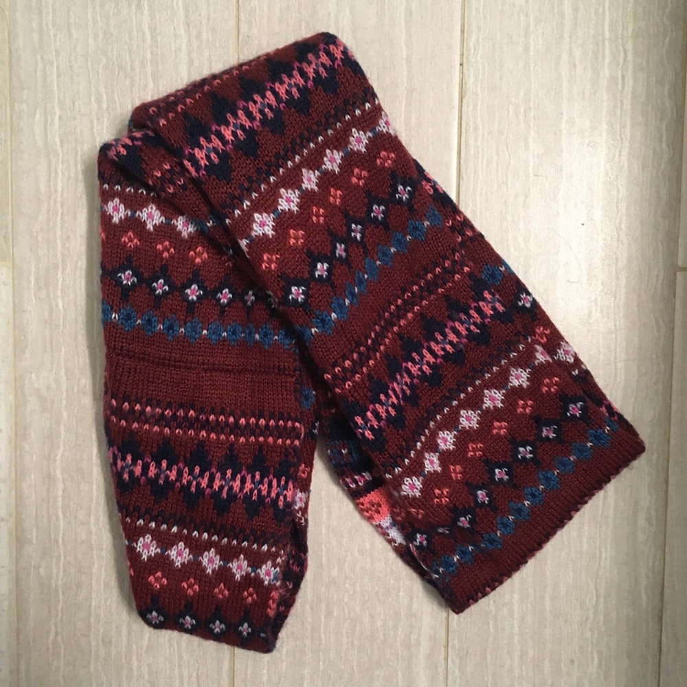 Knitted Pattern Maroon Infinity Scarf